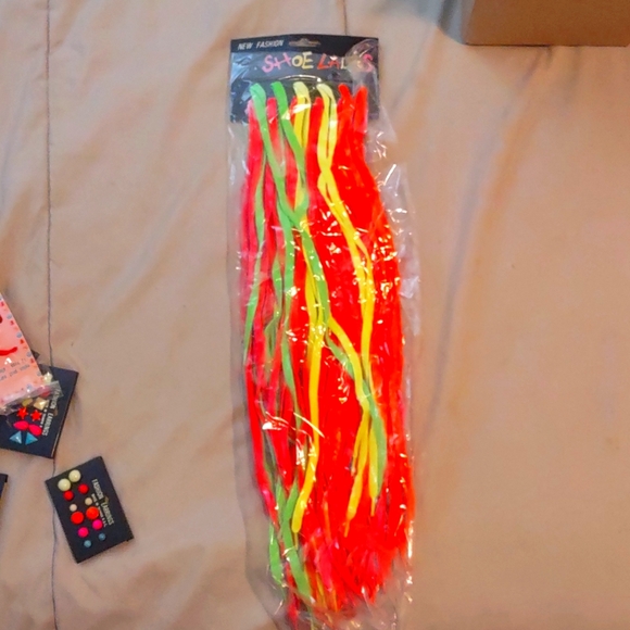 Vintage 1980s New Fashion Neon Thin Shoe Laces 12 count Bundle - Picture 2 of 3